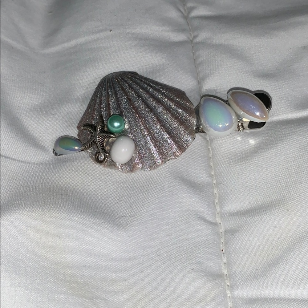 Mermaid style sea shell hair clips